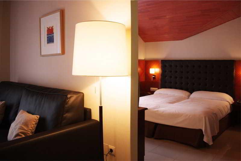 Hotel Mu La Cortinada Ngoại thất bức ảnh