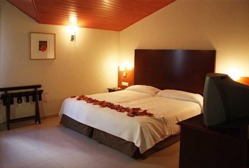 Hotel Mu La Cortinada Ngoại thất bức ảnh