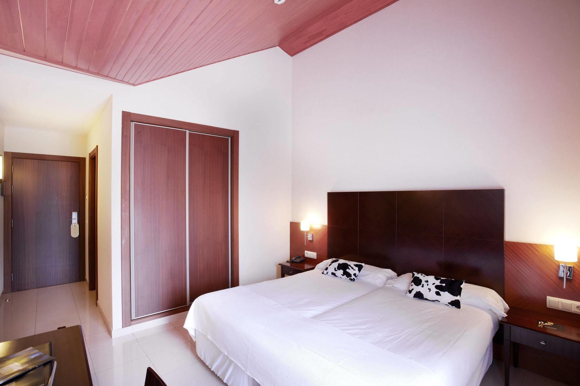 Hotel Mu La Cortinada Ngoại thất bức ảnh